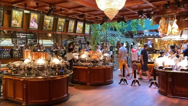 The buffet room at Les Grands Buffets restaurant