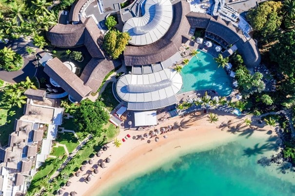 Mauritius'taki LUX Grand Gaube oteli yukarıdan görülüyor