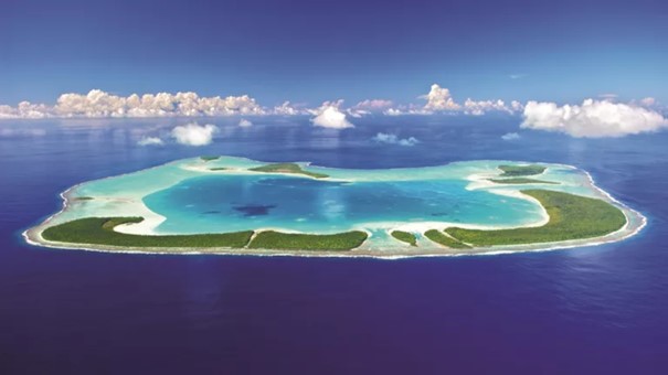 Labindalawang pulo ang bumubuo sa Tetiaroa atoll, 53 kilometro sa hilaga ng Tahiti. Isa lang ang inookupahan ng The Brando hotel. Ang iba ay pag-aari ng mga seabird