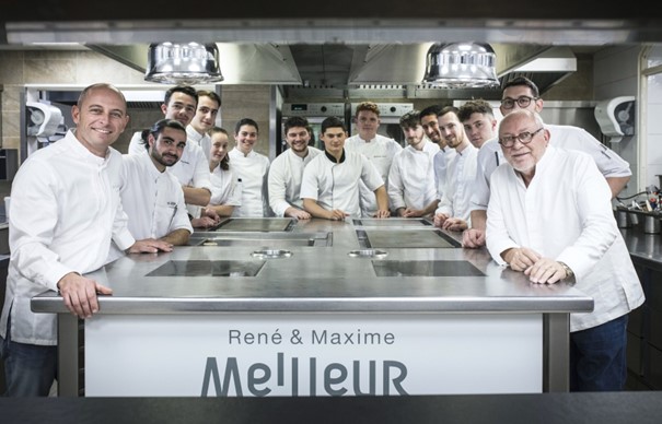 La brigade de cuisine de Ren&eacute; et Maxime Meilleur