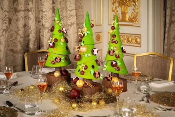 Mon Beau Sapin, la cr&eacute;ation de fin d&rsquo;ann&eacute;e du Waldorf Astoria Versailles sign&eacute;e Eddie Benghanem