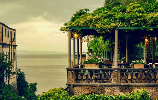 La Pergola Bar à Champagne au-dessus du golfe de Sorrente