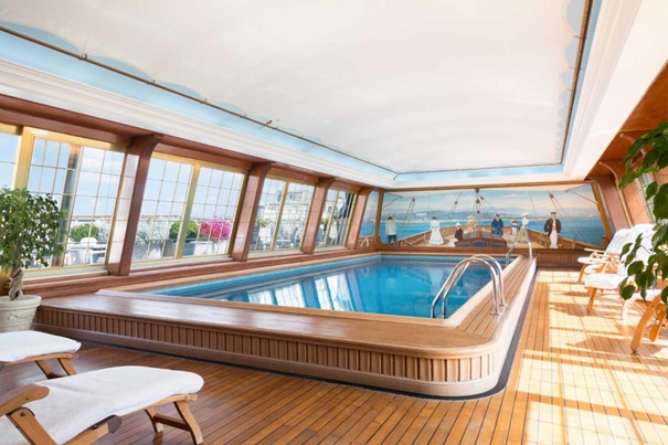 La piscine du Bristol Paris