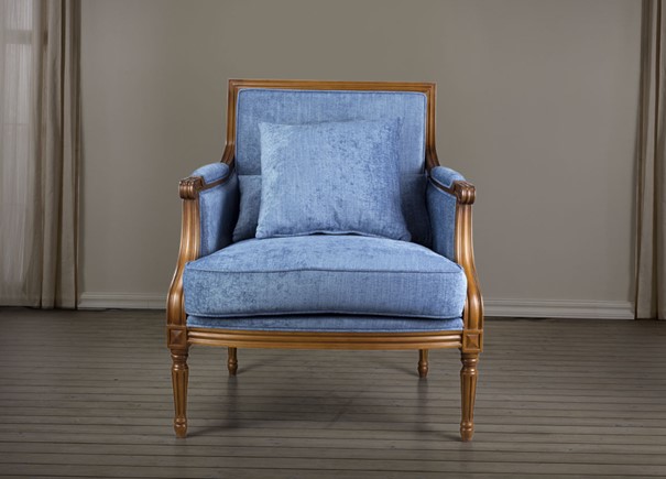Fauteuil de style Louis XVI en hêtre massif