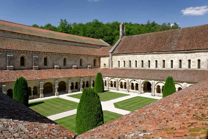 Le cloître de l'Abaye de Fontenay en Bourgogne
