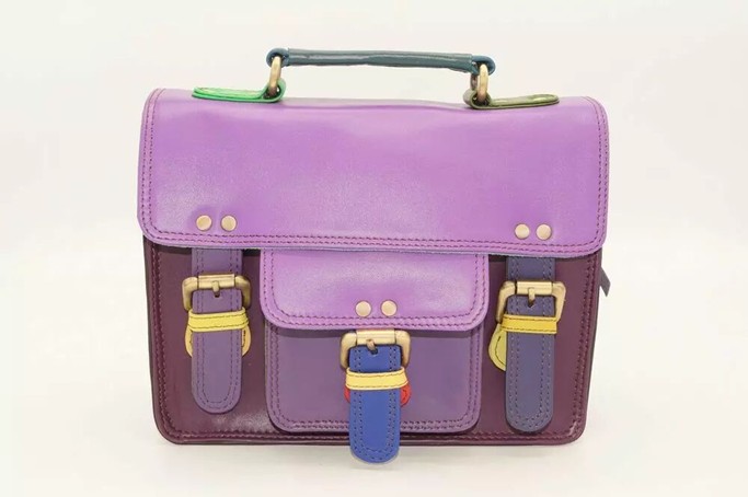 Cartable en cuir coloré