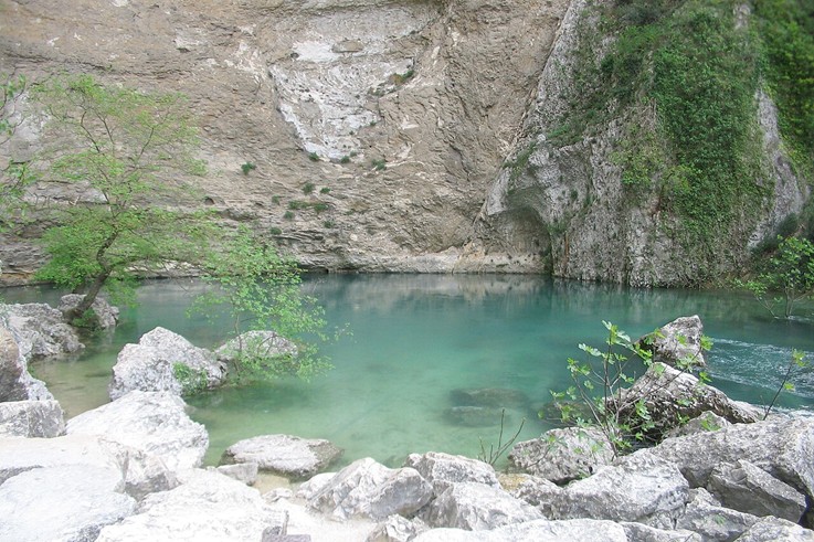 Résurgence ou fontaine vauclusienne