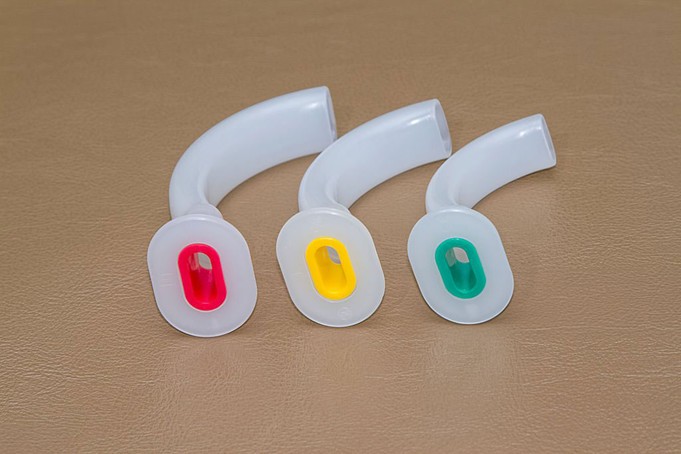 Différentes canules en matière plastique