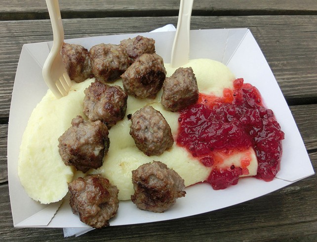 Köttbullar, pomme purée et confiture d’airelle