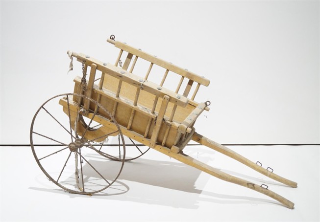 Petite carriole en bois