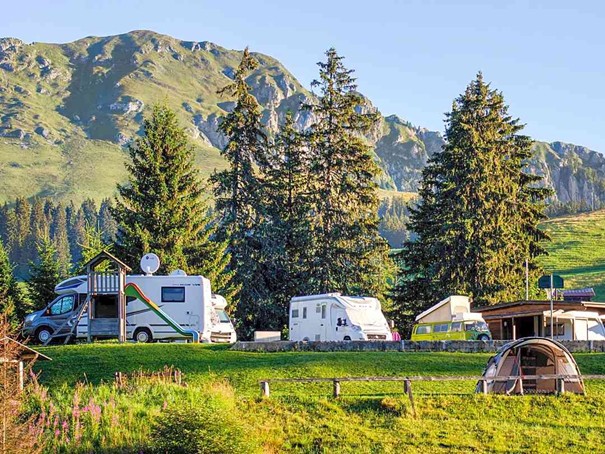 أرض التخييم