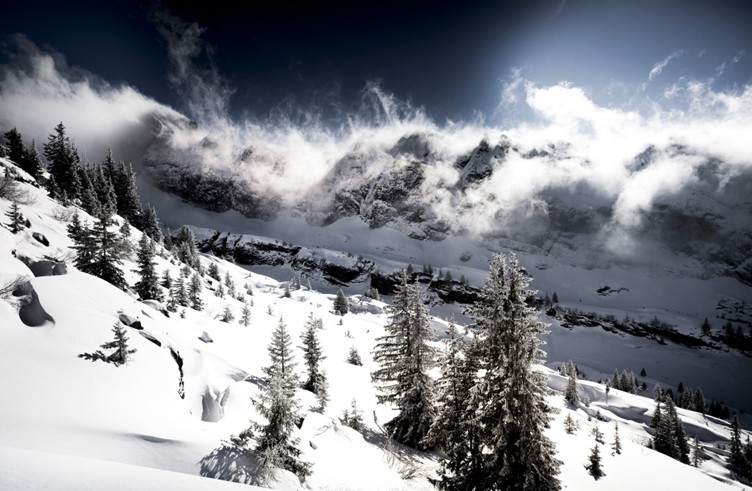 Tourmente en montagne en hiver