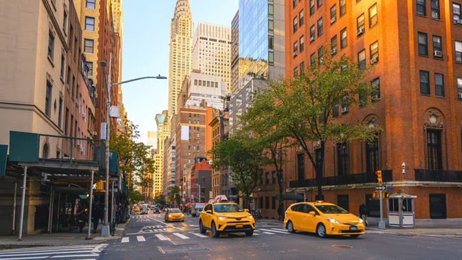 Meadow Lane à New York où sont les enseignes Happier Grocery Rigor Hill Market ou Butterfield Market