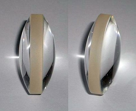 Vue de profil d'une lentille biconvexe