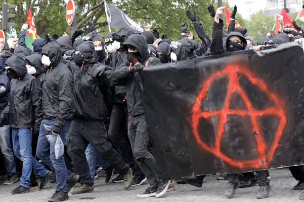 Black block au défilé du 1er mai