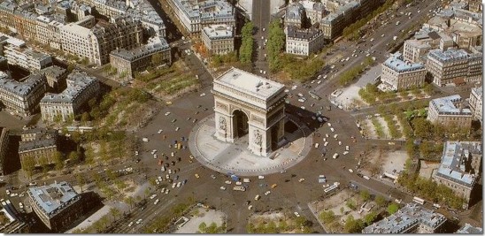 Rond-point de la place de l'Étoile à Paris